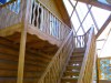Одномаршевая деревянная лестница с площадкой на второй этаж