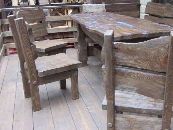 Деревянный стол для дачи, сада, веранды из брашированной доски под "старину"